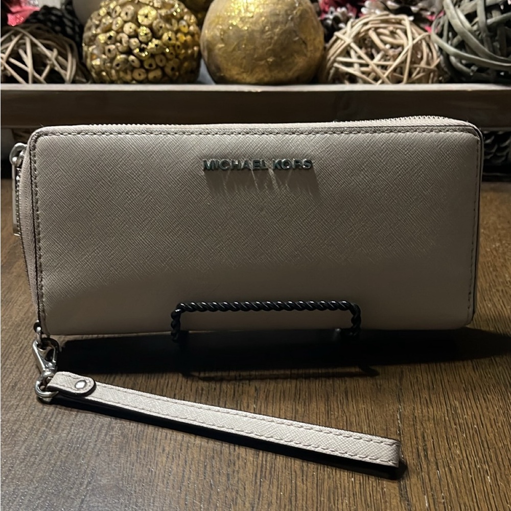 Michael Kors Cream Clutch Wristlet